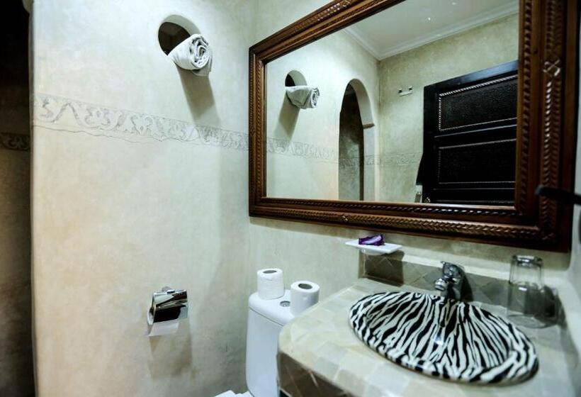 اتاق استاندارد سه نفره, Riad Nakhla