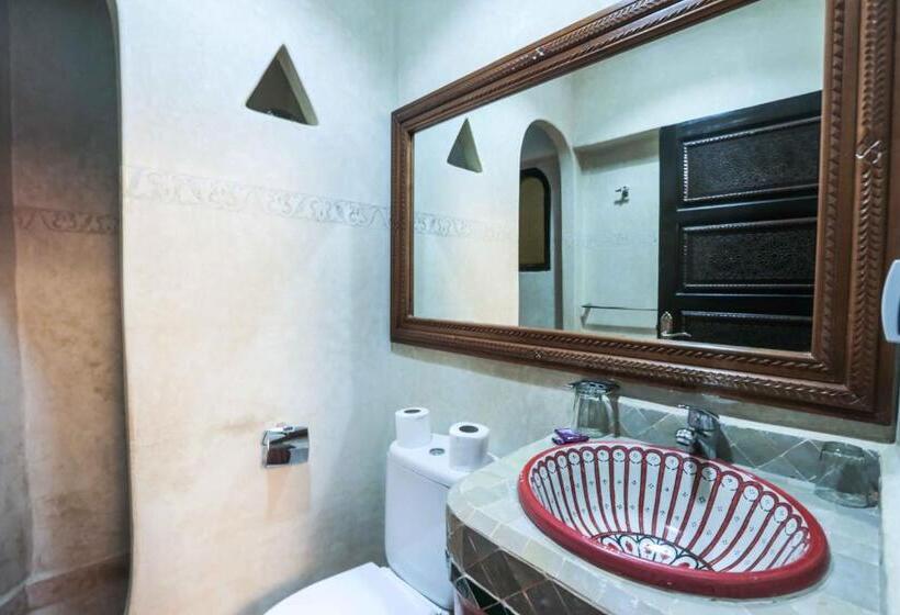 سوییت, Riad Nakhla