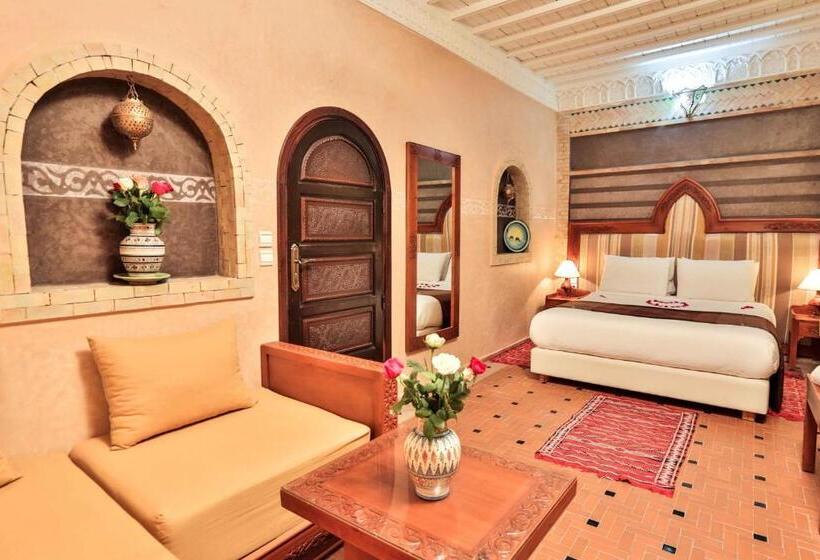 سوییت, Riad Nakhla