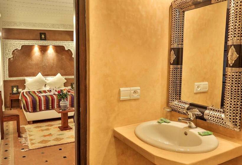 اتاق استاندارد سه نفره, Riad Nakhla