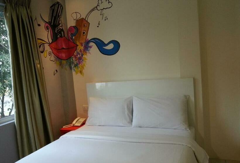 Camera Deluxe, Strawberry Fields