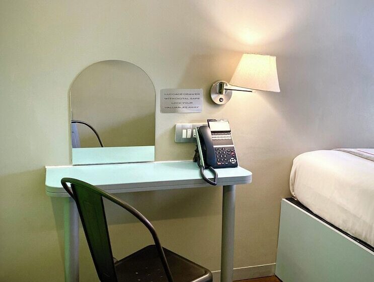 חדר סטנדרט, Bannister