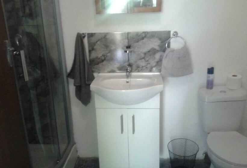 침실 2개 아파트, Reggies Bed & Breakfast