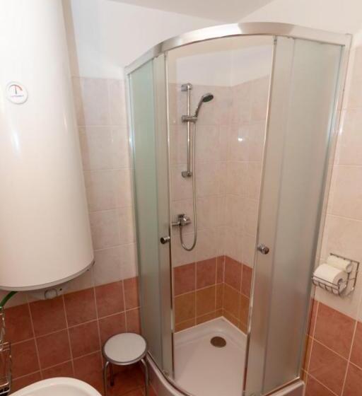 Апартаменты 1 Спальня Нижний Этаж, Family Apartments