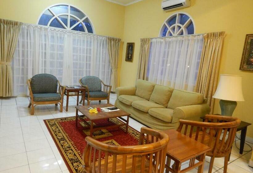 بنجلو قياسى, Rumbia Resort Villa Paka