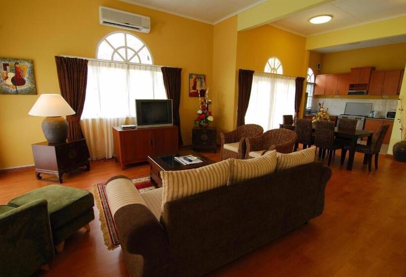 بنجلو قياسى, Rumbia Resort Villa Paka