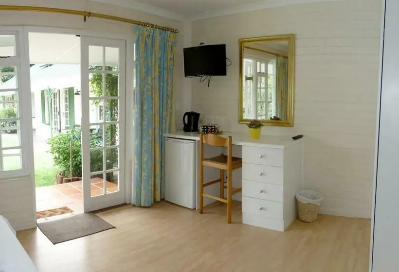 プールビュースタンダードルーム, Somer Place B&b