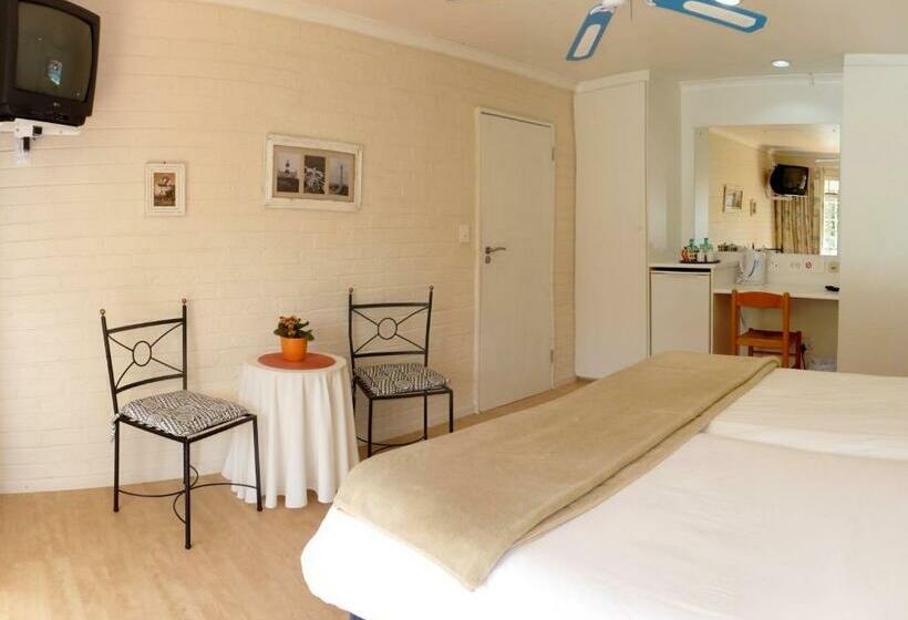 Номер Стандарт Вид на Бассейн, Somer Place B&b