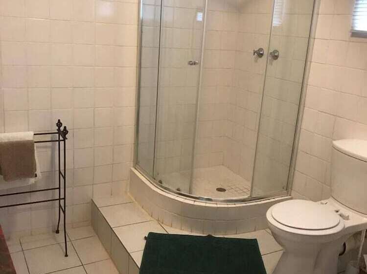 Номер Стандарт, White House B&b