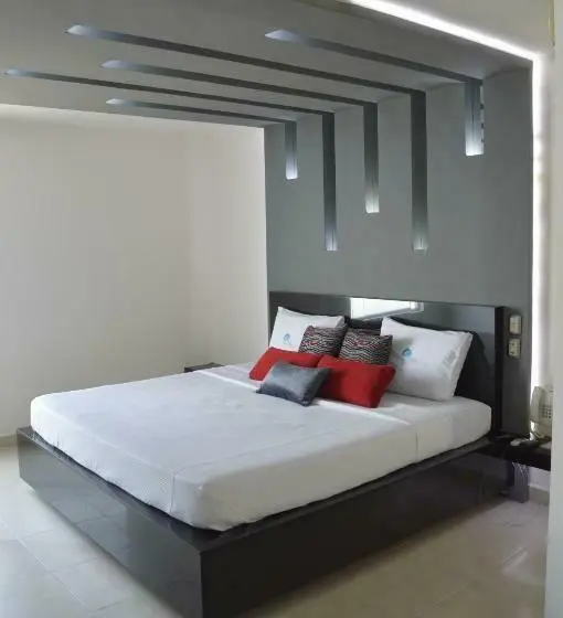 اتاق لوکس, Auto Hotel Mediterráneo