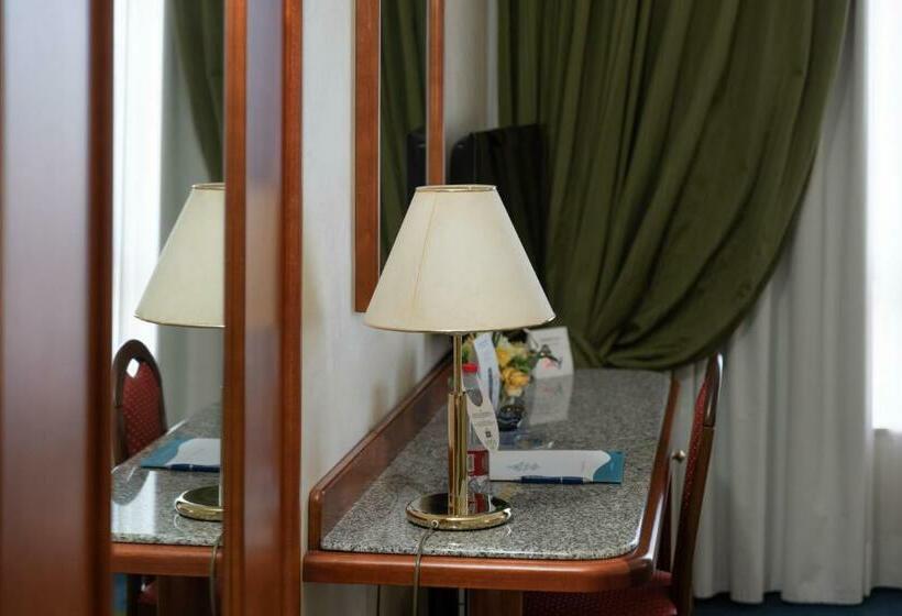 غرفة قياسية ثلاثية, Edra Palace Hotel & Ristorante