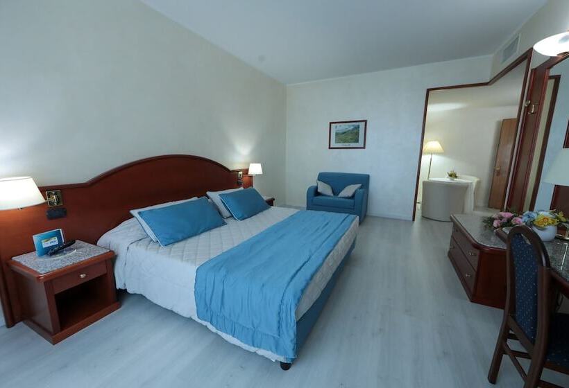 جناح جونيور, Edra Palace Hotel & Ristorante