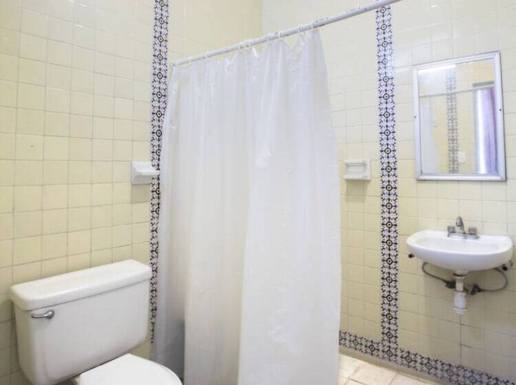 اتاق استاندارد چهار تخته, El Angel