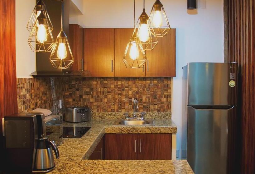 סוויטה דלוקס, Boutique Eden Costa