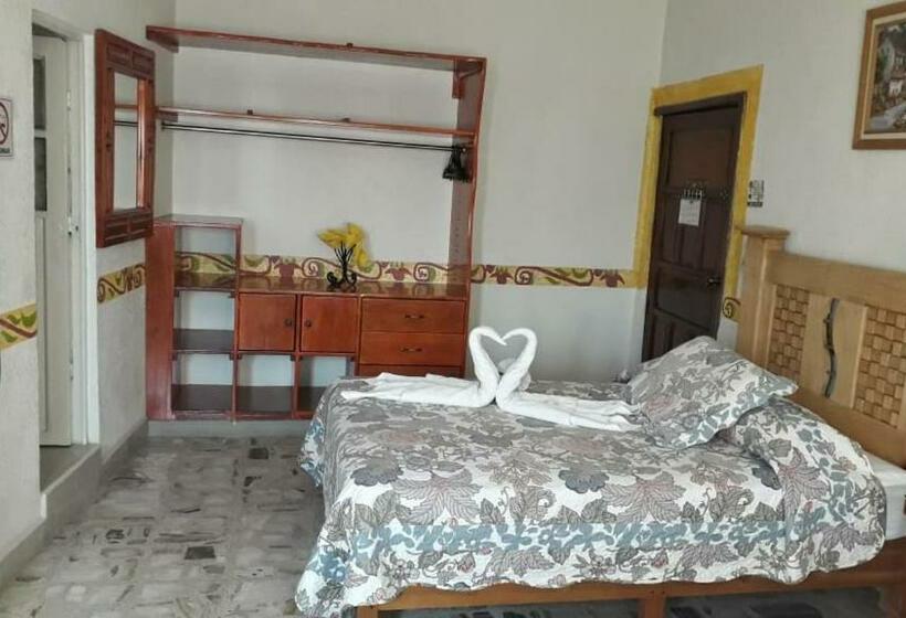 חדר סטנדרט שתי מיטות זוגיות, Colonial