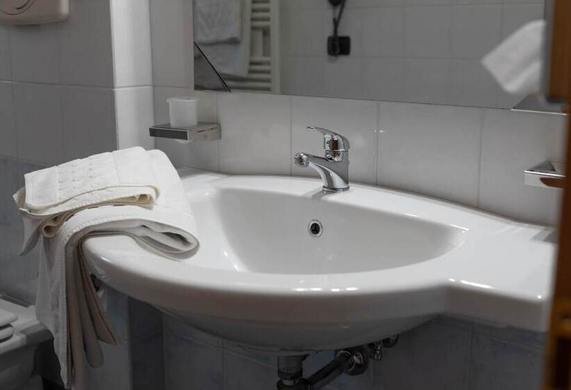 جناح جونيور, Edra Palace Hotel & Ristorante