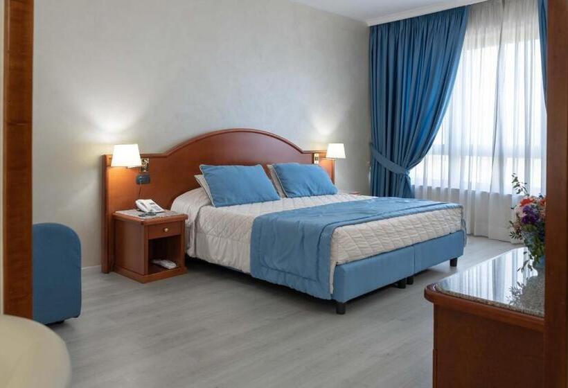 Полулюкс, Edra Palace Hotel & Ristorante