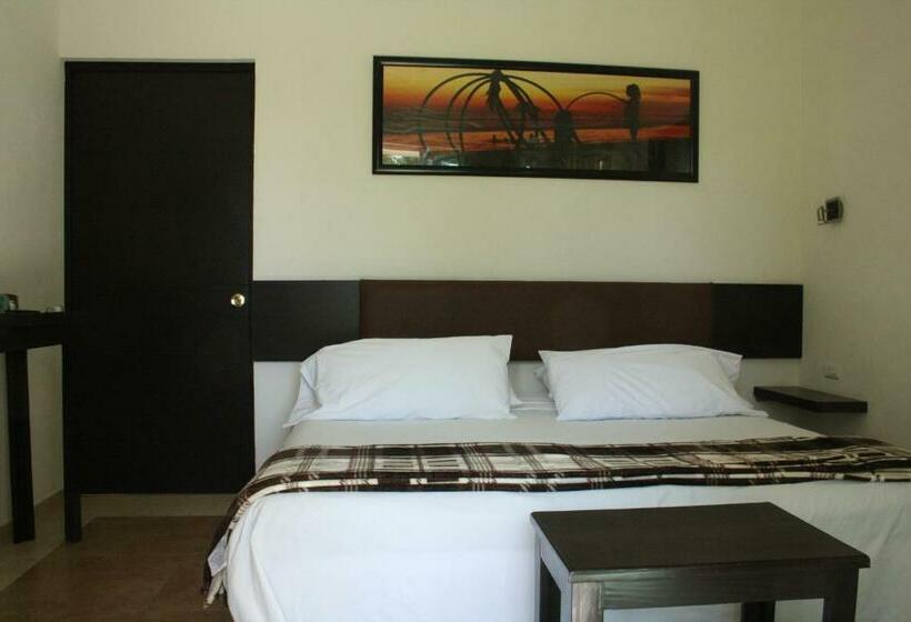 이코노미 룸, Esmeralda