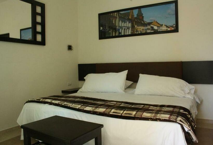 이코노미 룸, Esmeralda