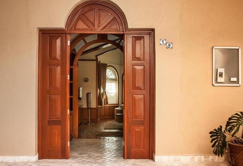 디럭스 룸, Esmeralda