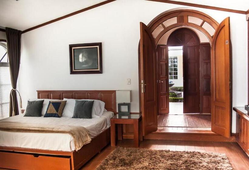 디럭스 룸, Esmeralda