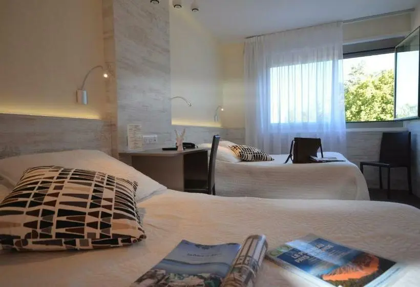Standard Neljän Hengen Huone, Hôtel Poste Et Champanne