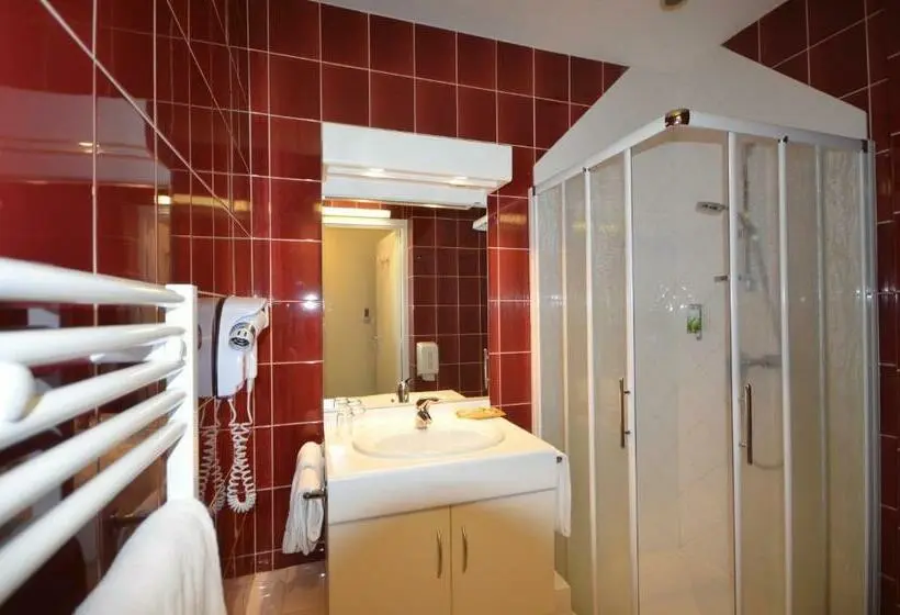 Standard Kolmen Hengen Huone, Hôtel Poste Et Champanne