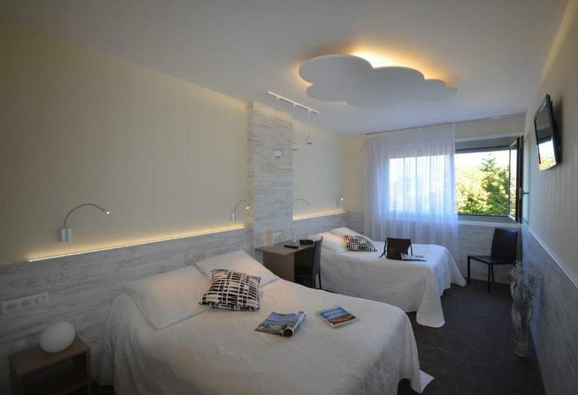 Четырехместный Номер Стандарт, Hôtel Poste Et Champanne
