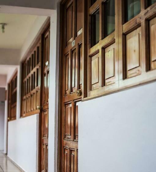 غرفة قياسية ثلاثية, Michelle