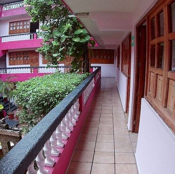 غرفة سوبيريور ثلاثية, Michelle