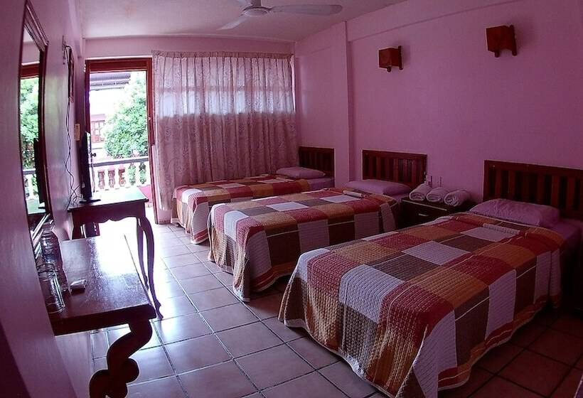 غرفة سوبيريور ثلاثية, Michelle