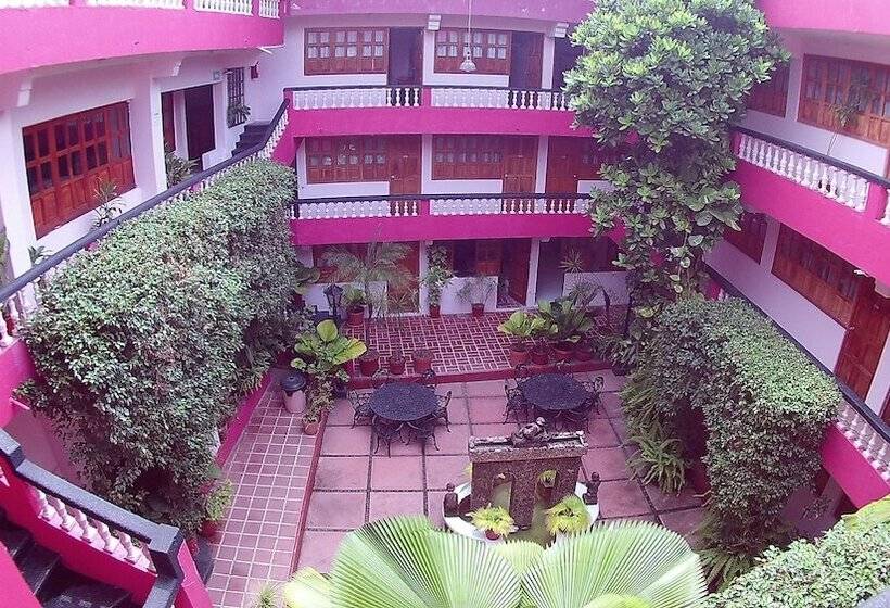 غرفة سوبيريور ثلاثية, Michelle