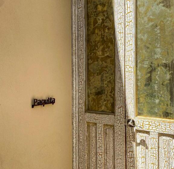 带大床的套房, Nena Centro