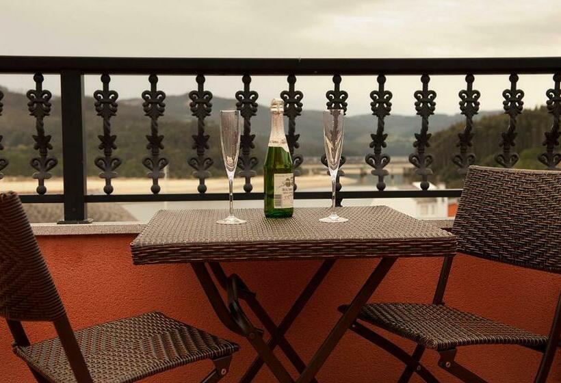 Номер Deluxe Вид на Море с Балконом, Porto Do Barqueiro