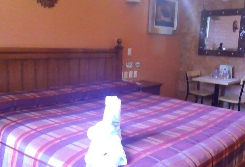 スタンダードルーム, Real Azteca