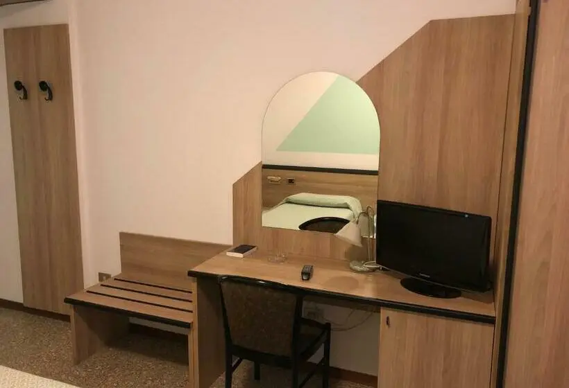Standard-huone, Roma