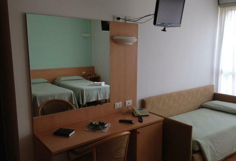 חדר סופריור לשלושה, Roma