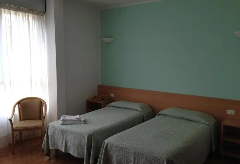 Standard Neljän Hengen Huone, Roma