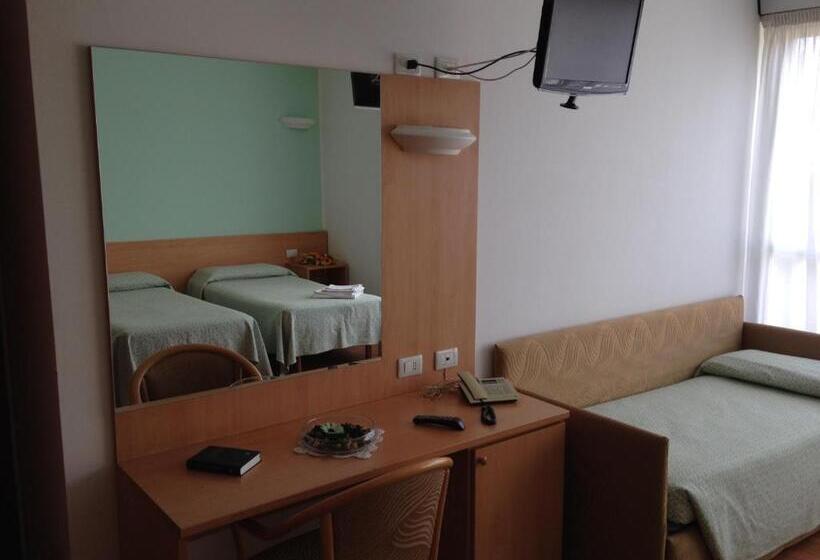 スタンダード４人部屋, Roma