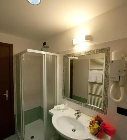 Standard Neljän Hengen Huone, Roma