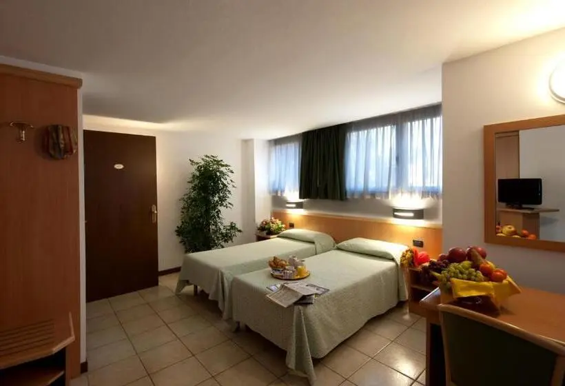Superior Neljän Hengen Huone, Roma