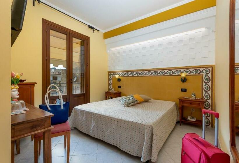 バルコニー付きスタンダードルーム, Sicilya