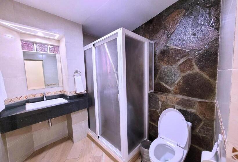 Quarto Estandar, Tierras Blancas