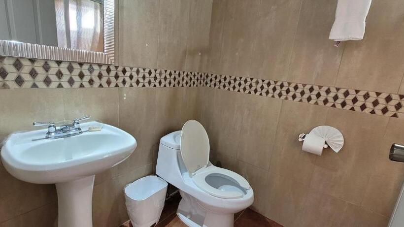 标准三人间, Tierras Blancas