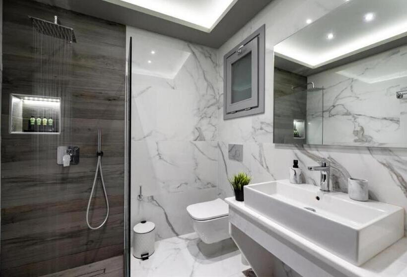 استودیو استاندارد با چشم‌انداز استخر, Ambiente Luxury Suites