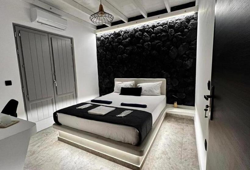 إستديو قياسى مطل على حمام السباحة, Ambiente Luxury Suites