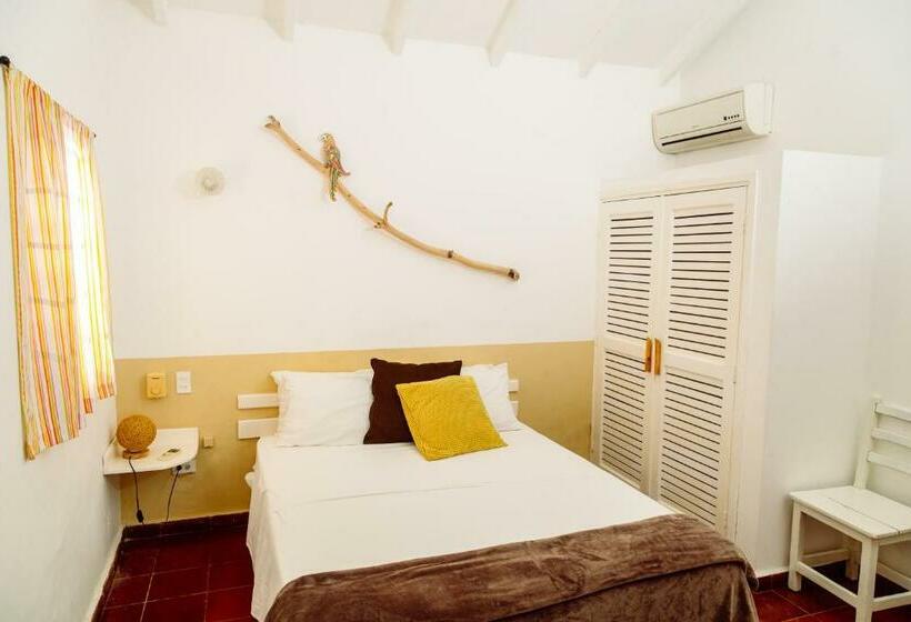 اتاق استاندارد با چشمانداز استخر, Beach Hotel Casa Nina