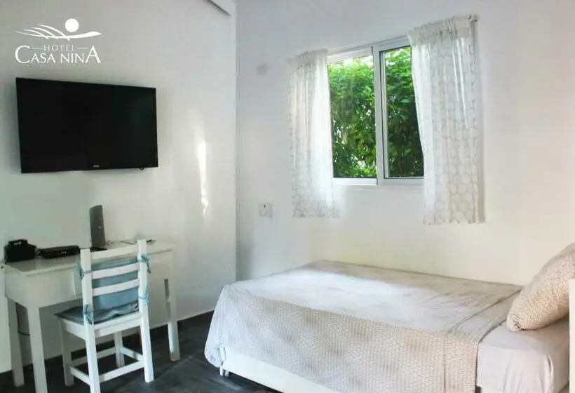 سوییت با چشم‌انداز استخر, Beach Hotel Casa Nina