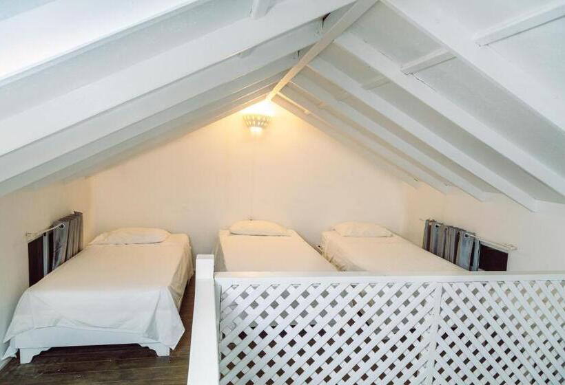 بنگله خانوادگی, Beach Hotel Casa Nina