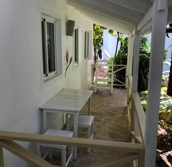 اتاق خانوادگی, Beach Hotel Casa Nina